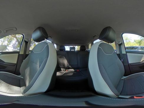 Used 2025 Volkswagen Taos SE FWD image 41
