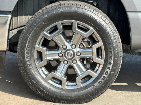 Used 2017 Nissan Titan SV image 27