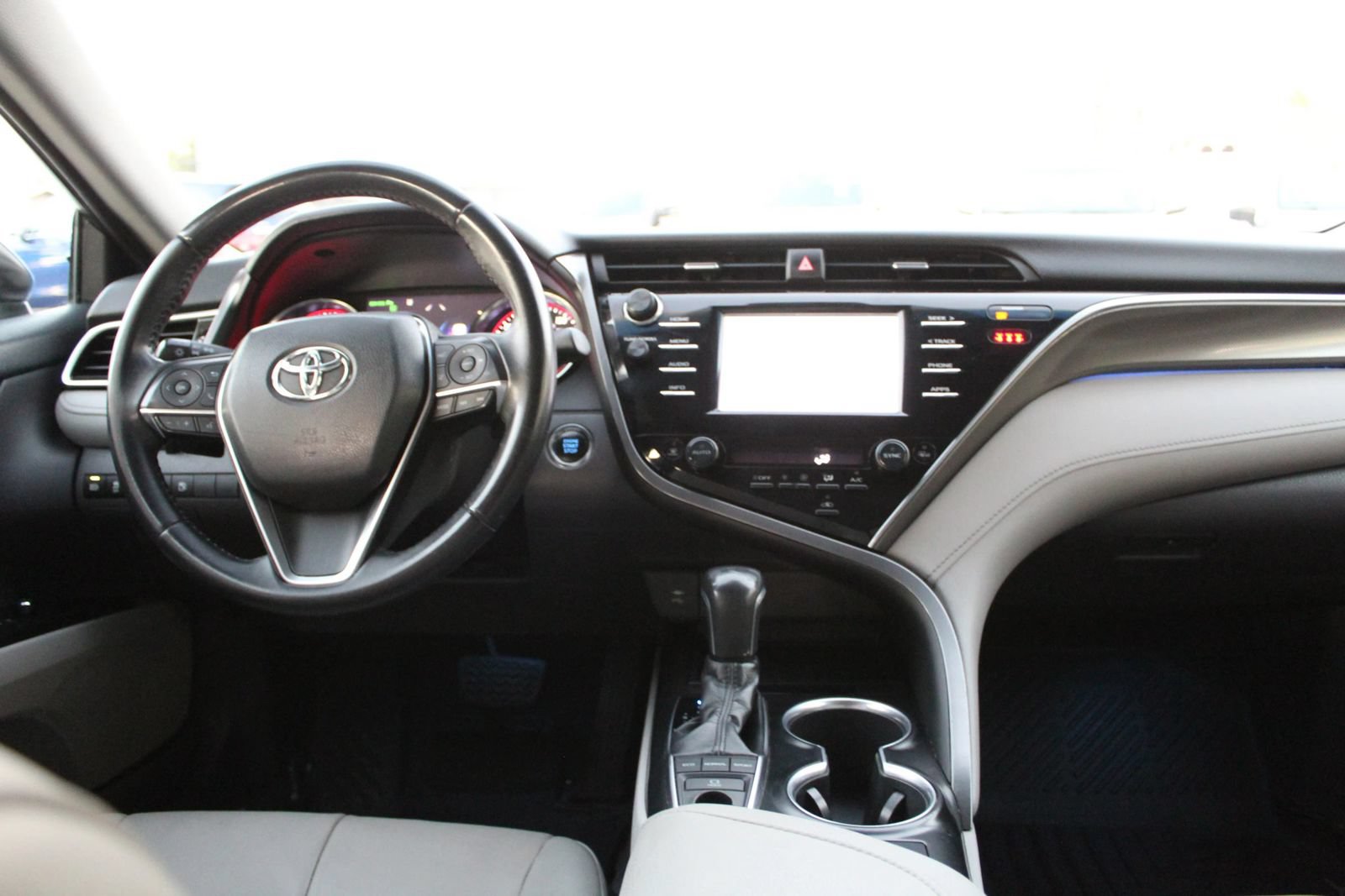 Used 2018 Toyota Camry XSE w/ Accessory Appearance Package FWD image 13