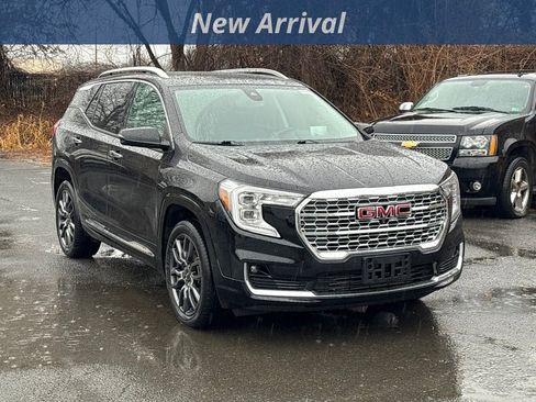 Used 2023 GMC Terrain Denali w/ Black Diamond Edition image 4