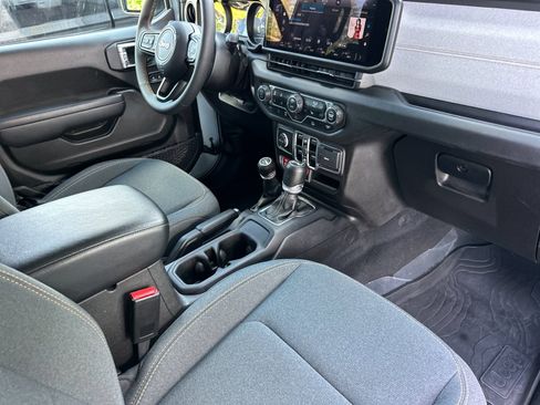 Used 2024 Jeep Wrangler Unlimited AWD/4WD image 15