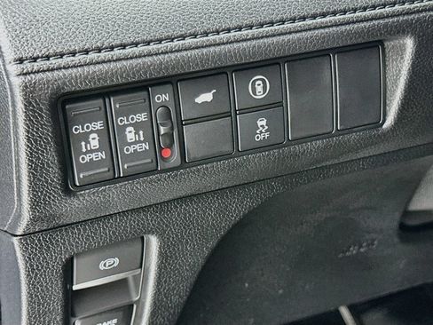Used 2024 Honda Odyssey Sport image 11