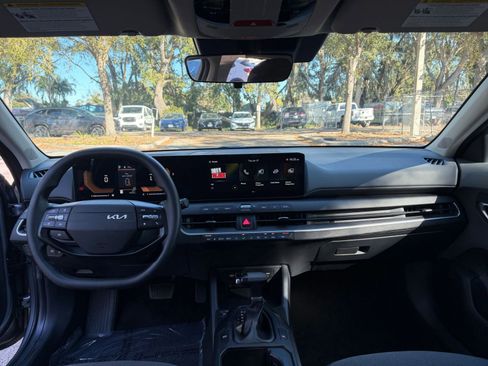 Used 2025 Kia K4 LXS image 29