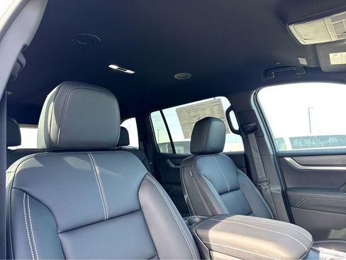 New 2026 GMC Acadia Elevation w/ Elevation Premium Package FWD image 5
