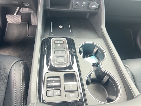 Certified 2025 Honda Pilot Touring image 21