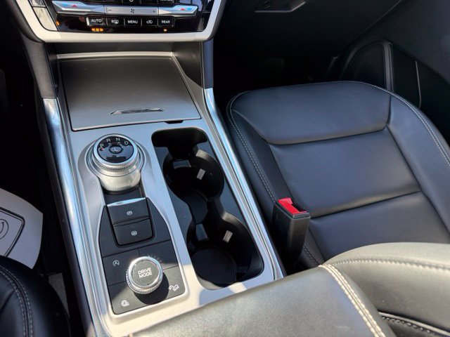 Used 2021 Ford Explorer XLT w/ Equipment Group 202A AWD/4WD image 22