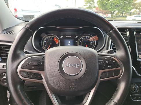 Used 2019 Jeep Cherokee Limited image 8
