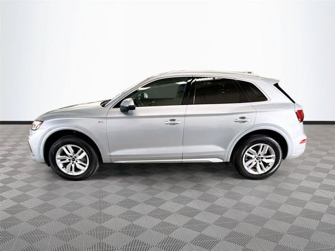Used 2023 Audi Q5 2.0T Premium w/ Convenience Package AWD/4WD image 4