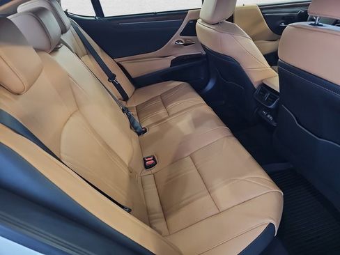 Certified 2025 Lexus ES 300h Ultra Luxury w/ Accessory Package (Z2) image 11