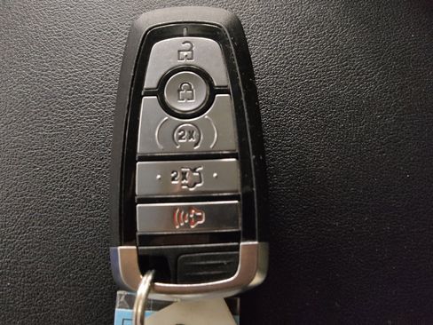 Used 2017 Ford Edge Titanium w/ Equipment Group 301A FWD image 32