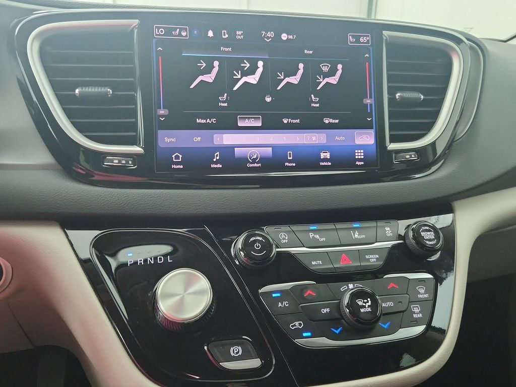 Certified 2024 Chrysler Pacifica Touring-L FWD image 29