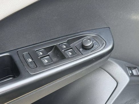 Used 2024 Volkswagen Taos SE FWD image 20
