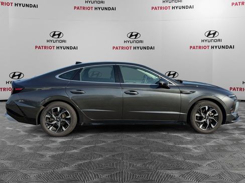 Used 2025 Hyundai Sonata SEL FWD image 2