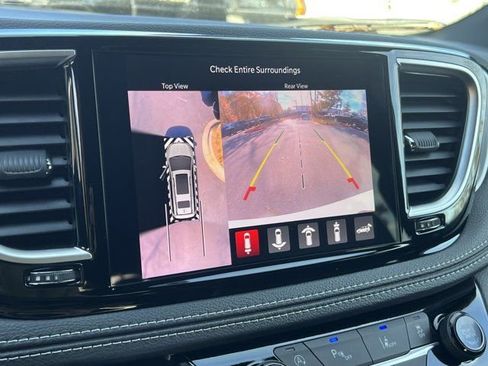 New 2026 Chrysler Pacifica Limited image 25