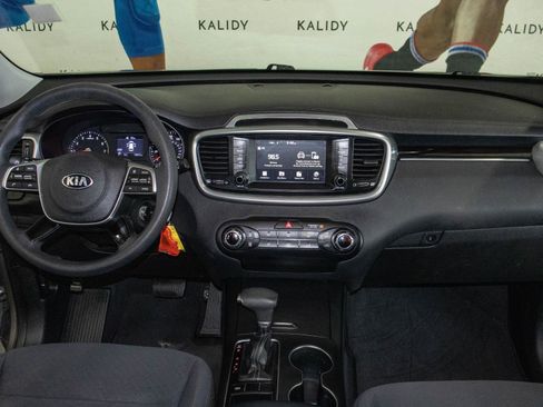 Used 2019 Kia Sorento LX image 3