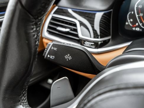 Used 2022 BMW 750i xDrive w/ Executive Package image 37