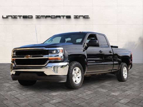 Used 2018 Chevrolet Silverado 1500 LT w/ All Star Edition image 3