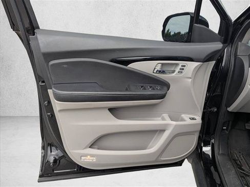 Used 2016 Honda Pilot Touring image 23