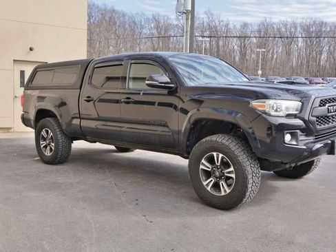 Used 2016 Toyota Tacoma TRD Sport w/ Towing Package image 5