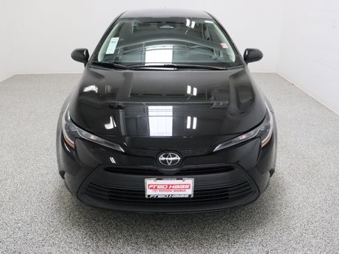 Used 2023 Toyota Corolla LE image 3