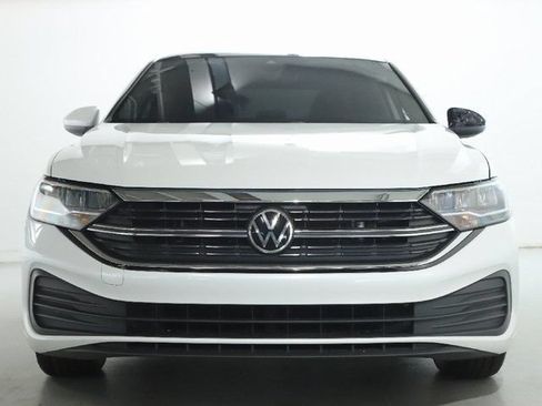 Used 2023 Volkswagen Jetta SE w/ Panoramic Sunroof Package FWD image 5
