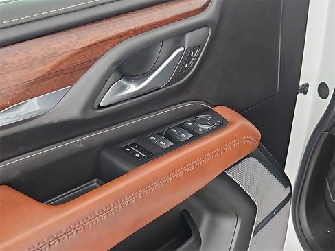 Used 2024 GMC Yukon XL Denali Ultimate image 30