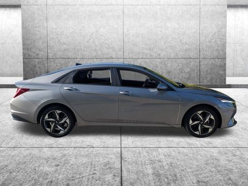 Used 2023 Hyundai Elantra SEL w/ Convenience Package FWD image 4