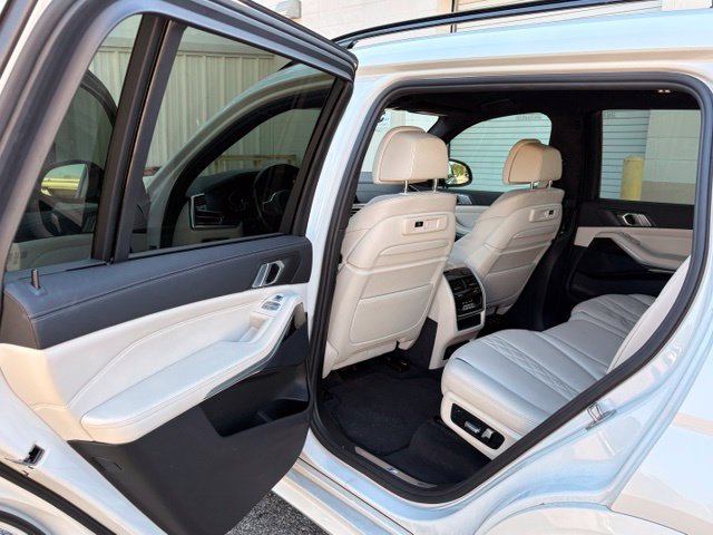 Used 2021 BMW X7 xDrive40i w/ M Sport Package AWD/4WD image 12
