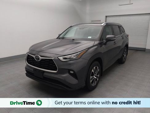 Used 2020 Toyota Highlander XLE AWD/4WD image 1