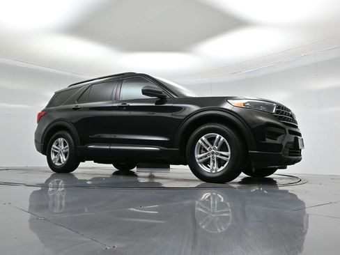 Certified 2022 Ford Explorer XLT image 4