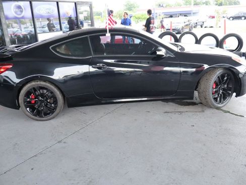 Used 2015 Hyundai Genesis 3.8 RWD image 4