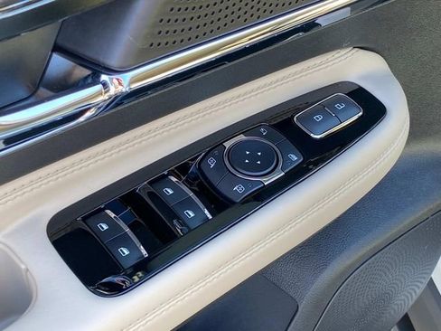 New 2026 Lincoln Corsair Reserve image 11