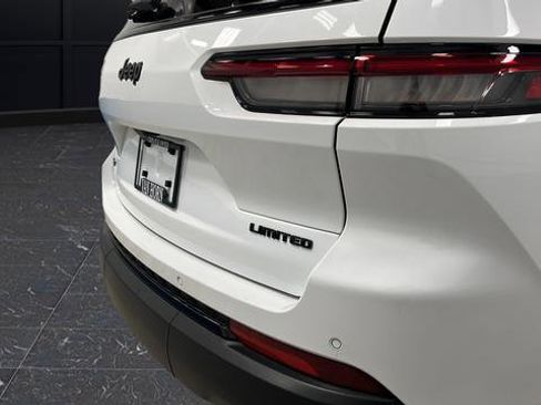 Used 2024 Jeep Grand Cherokee L Limited w/ Black Appearance Package image 36