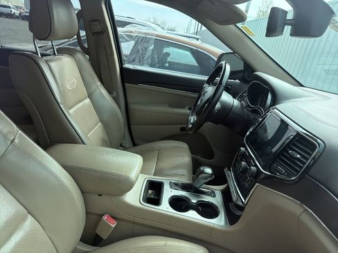 Used 2019 Jeep Grand Cherokee Overland image 6