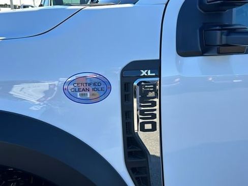 New 2025 Ford F550 4x4 Regular Cab Super Duty image 9