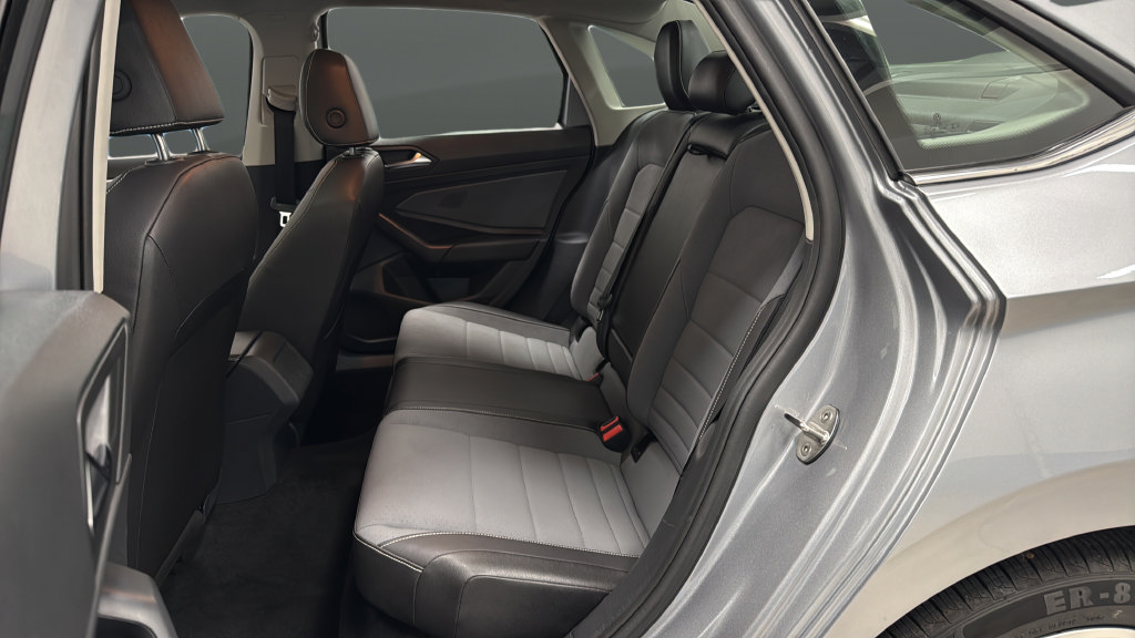 Certified 2025 Volkswagen Jetta SE FWD image 23