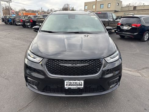 New 2026 Chrysler Pacifica Select image 2