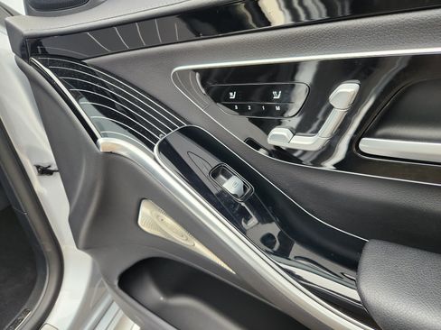 Used 2022 Mercedes-Benz S 500 4MATIC w/ AMG Line Package image 24