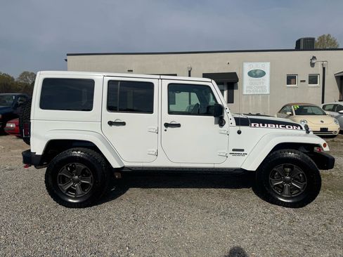 Used 2017 Jeep Wrangler Unlimited Rubicon image 4