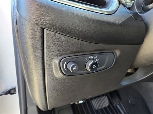 Used 2021 Chevrolet Equinox LS w/ LS Convenience Package image 17