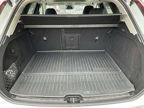 Certified 2023 Volvo XC60 T8 Plus w/ Protection Package Premier image 18