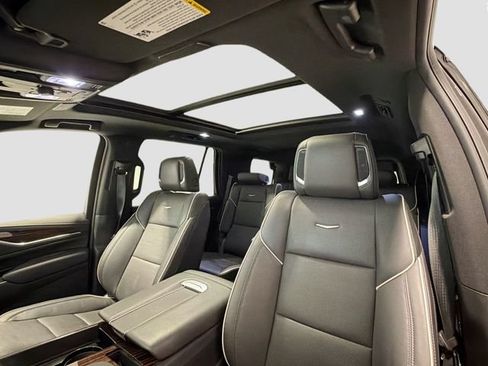 Used 2023 Cadillac Escalade Premium Luxury w/ Performance Package AWD/4WD image 21
