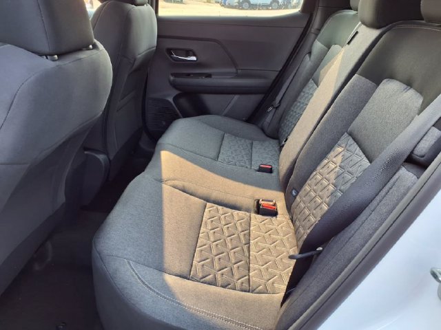 Used 2025 Nissan Kicks SV AWD/4WD image 13