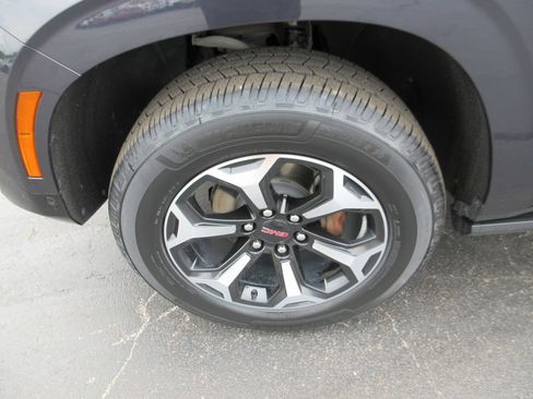 Used 2025 GMC Yukon AT4 w/ AT4 Premium Package AWD/4WD image 14