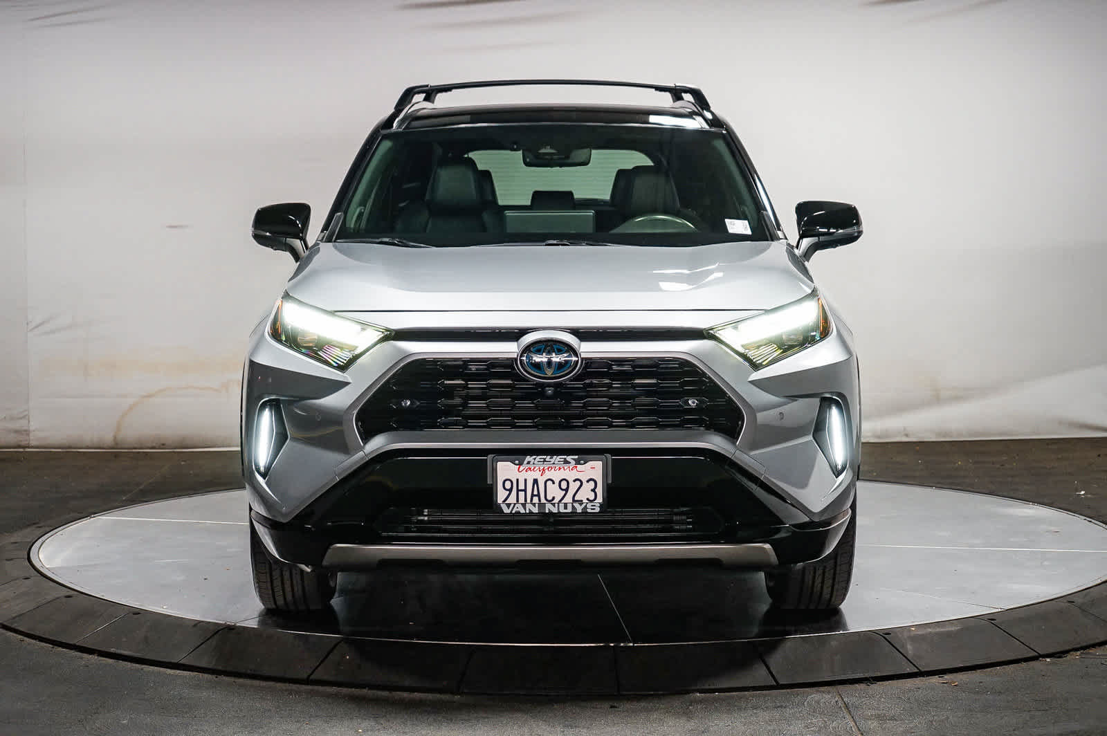 Used 2023 Toyota RAV4 XSE AWD/4WD image 2