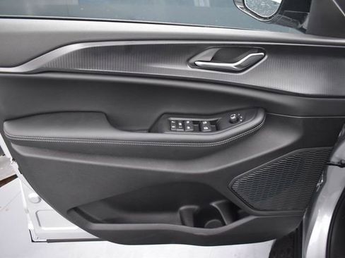 New 2025 Jeep Grand Cherokee L Altitude image 13