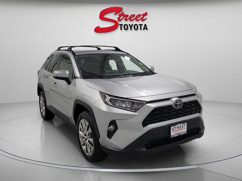 Certified 2020 Toyota RAV4 XLE Premium image 6