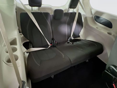 Used 2020 Chrysler Voyager LX image 25