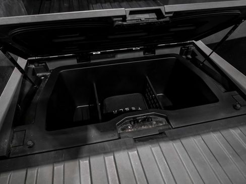 Used 2024 Tesla Cybertruck AWD Crew Cab image 58