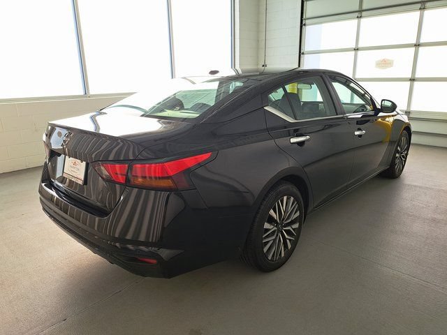 Used 2025 Nissan Altima 2.5 SV FWD image 5